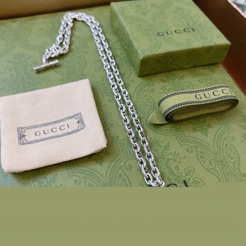 G*u*i necklaces